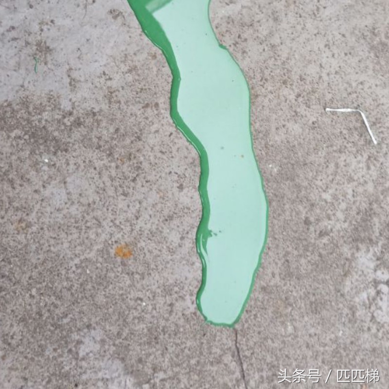 屋顶大面积漏水防水用什么涂料好,屋顶漏水用蜡烛做防水3年不漏