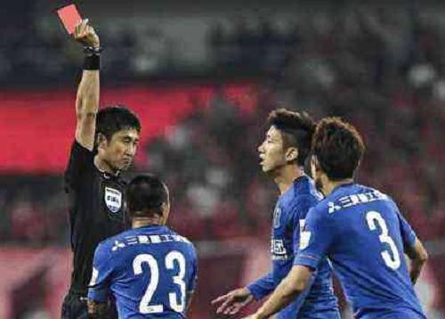 中国足球有多假,中国足球裁判点球判罚高燃