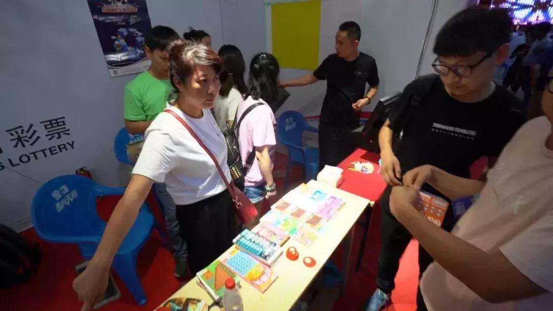 心动的美食，感动的表演，躁动的狂欢观球，足球宝贝在省体等你相约哦！