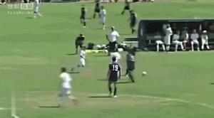 足球赛场上“让人大呼过瘾”的破门瞬间，我确定这不是“恶搞”