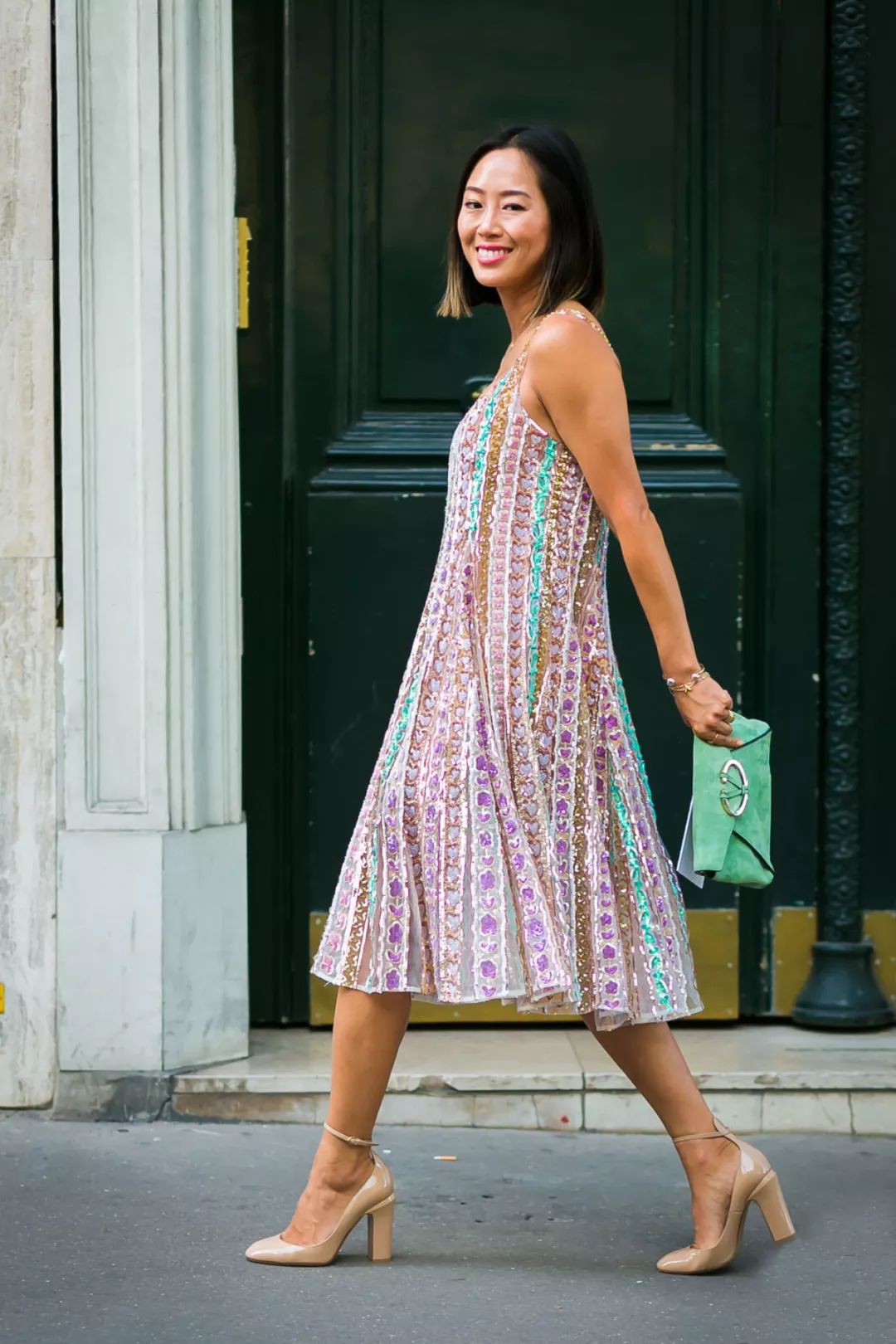 清凉吊带裙穿搭,夏季时尚高级感优雅吊带裙