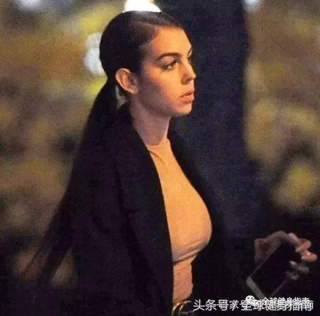 她用蜜桃臀彻底征服C罗，这个亿万少女的情敌竟是个灰姑娘？！