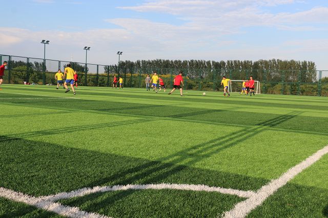 别心疼梅西了！来踢场球吧！许昌27个足球场地址都在这！