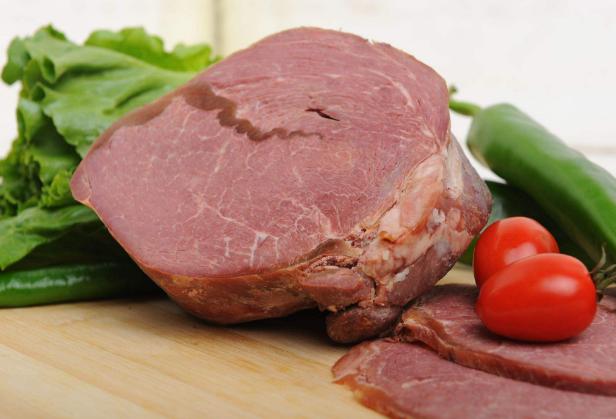 牛肉汤就是用牛肉做成的汤,看是废话的肺腑之言