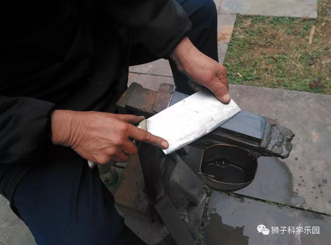 原始社会人类是怎么样生火取暖的？｜《力的秘密》