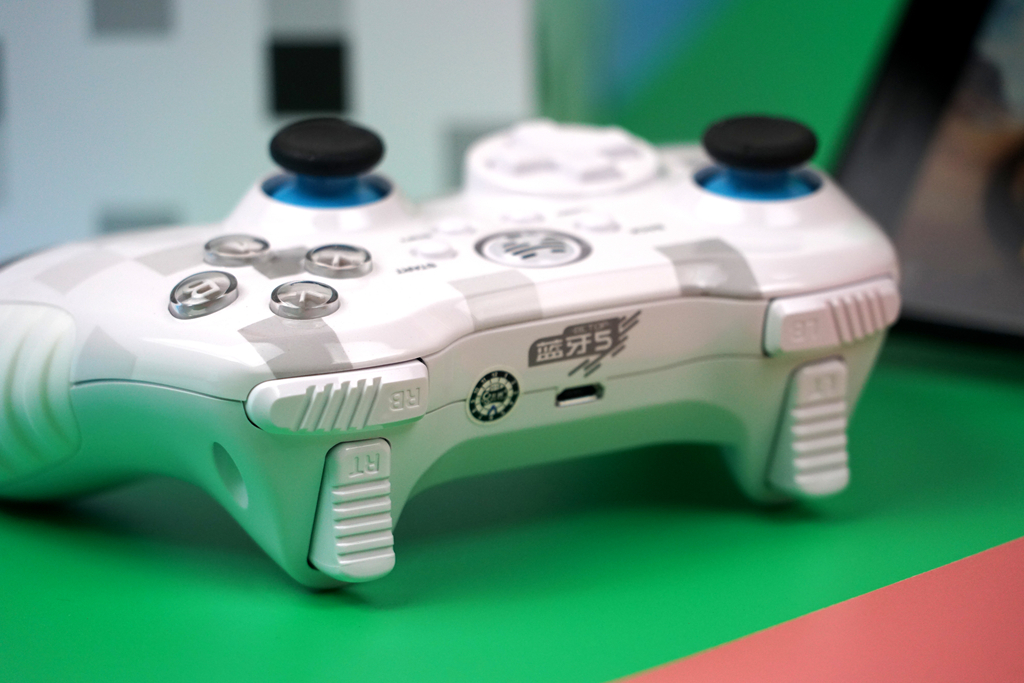 刺激战场不封号,北通首推世界杯版游戏手柄,燃爆了?