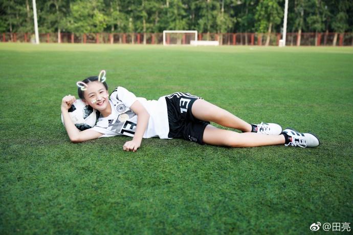 田亮晒小亮仔打高尔夫,田亮叶一茜森碟小亮仔幸福唱歌