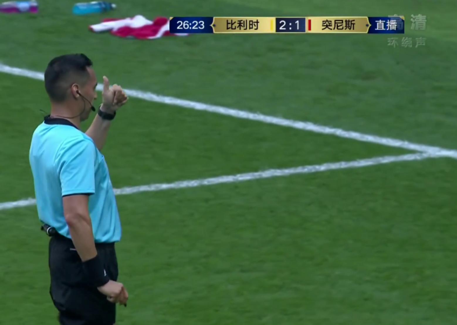 卢卡库给裁判拉伸,卢卡库失空门训练动作