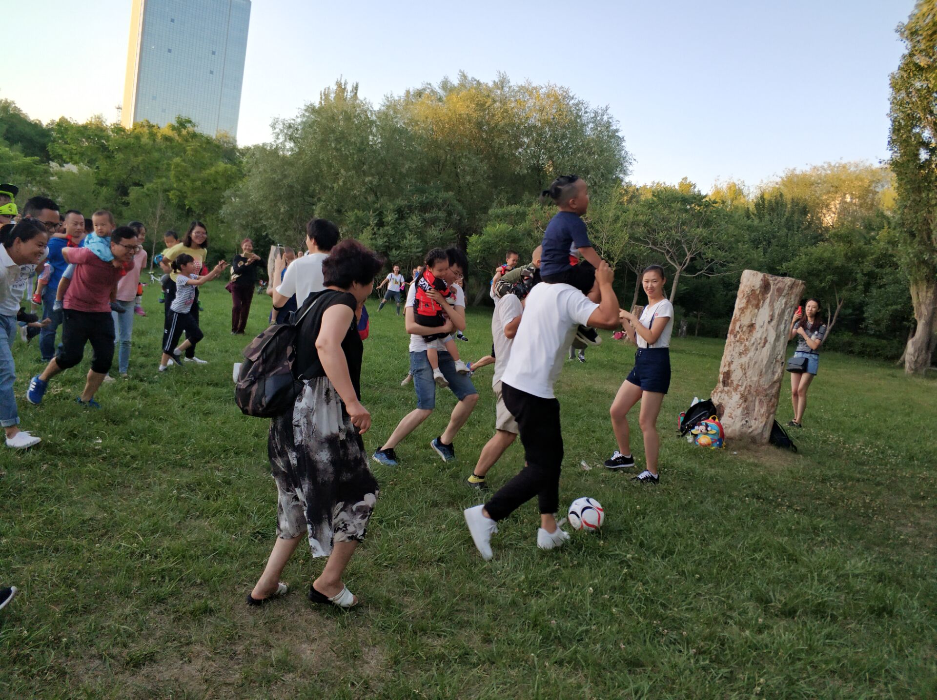 乌鲁木齐南湖公园夜景,乌鲁木齐南湖广场美景图片