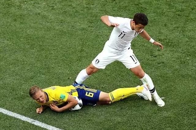 韩国足球中国功夫,02年足球比赛韩国队