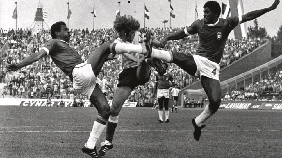 乌拉圭足球队徽为什么有四颗星,乌拉圭足球队世界杯夺冠