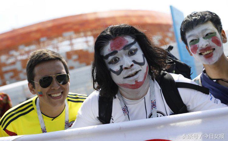 头顶“球场”化“猫”妆,“变相怪杰”满场飞,世界杯球迷谁最强