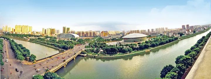 就在这个月,玉林地产大亨