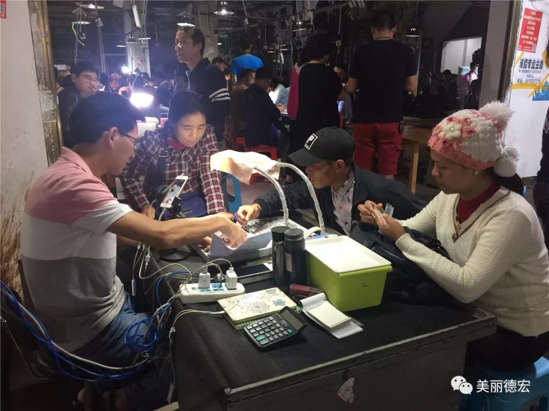 现场直播瑞丽翡翠,在瑞丽做翡翠直播用什么平台好