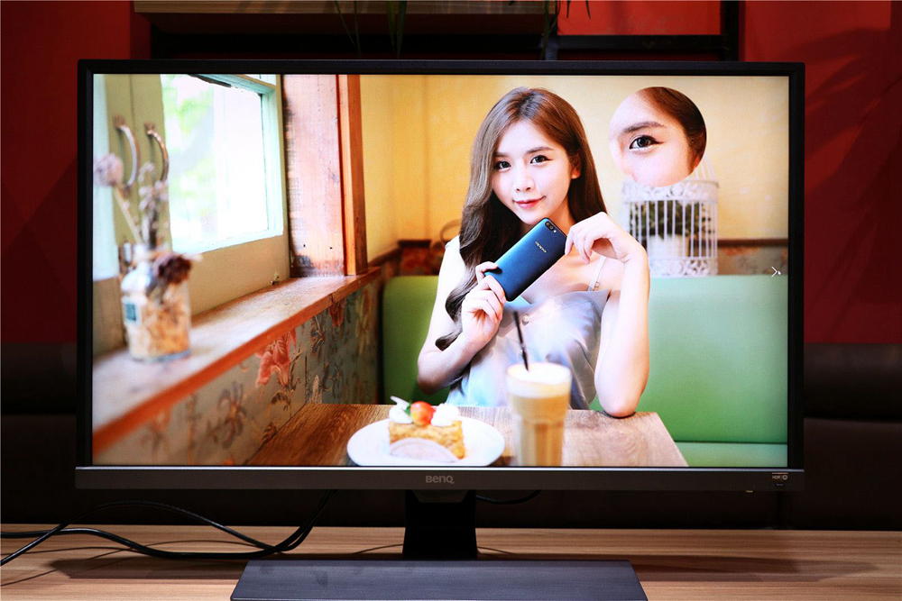 分享我自己在书房用的32英寸显示器,影音娱乐都很爽!