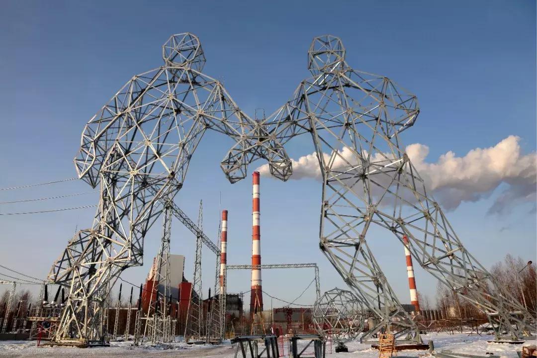 玩转世界杯，俄罗斯人居然连电力铁塔都不放过~