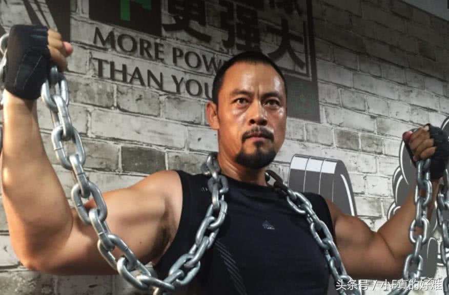 身高一米九的健身运动员,身高一米九几的运动员