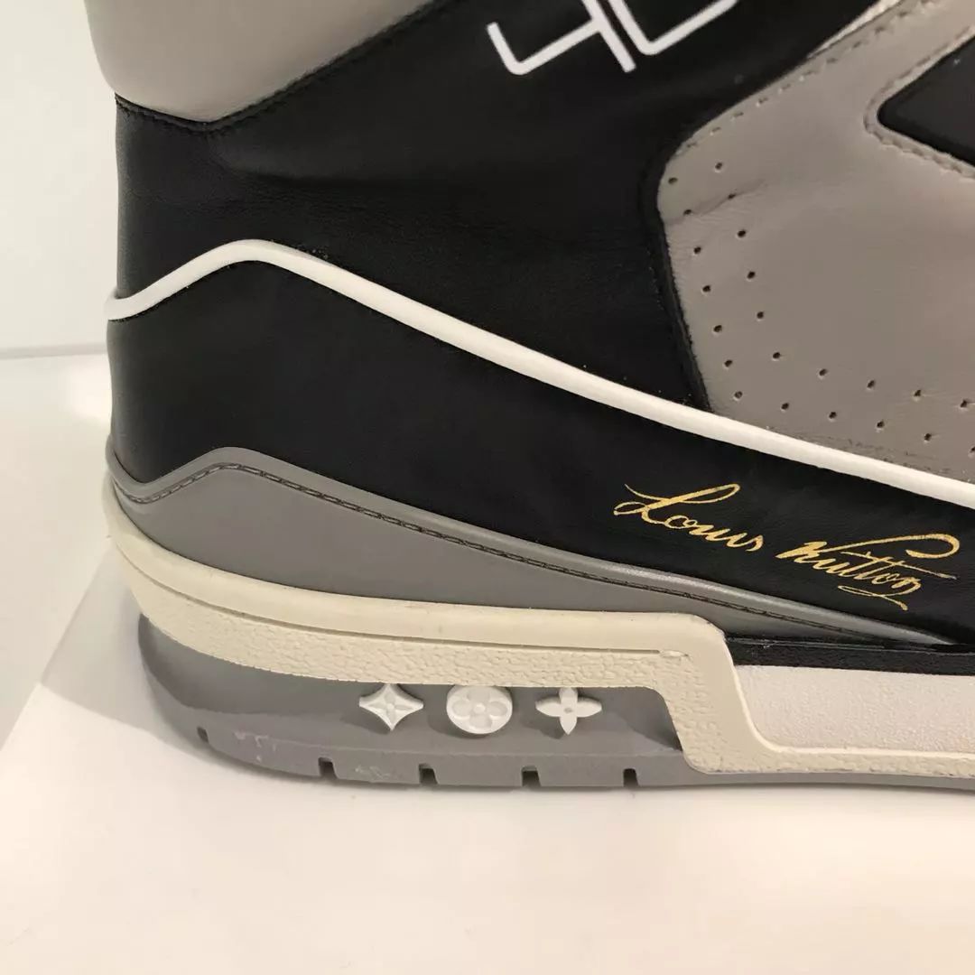 virgil穿黑蝉翼,virgil第一款lv