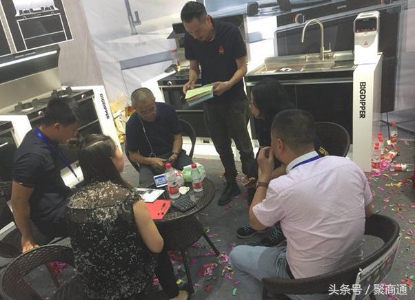 一举夺冠！北斗星集成灶萧山门店斩获兔狗家装节销量冠军