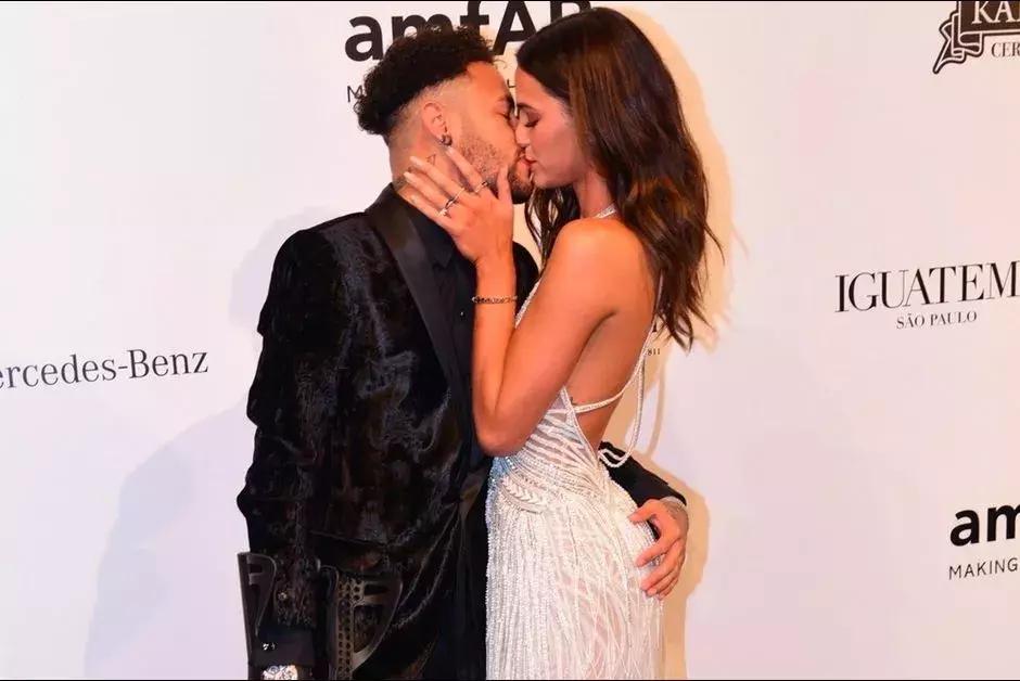 看什么球！看肉！