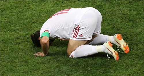 B组出线惊魂夜VAR频繁抢戏，贾跃亭的FF竟拿到许家印67亿港元输血！｜懒熊早知道