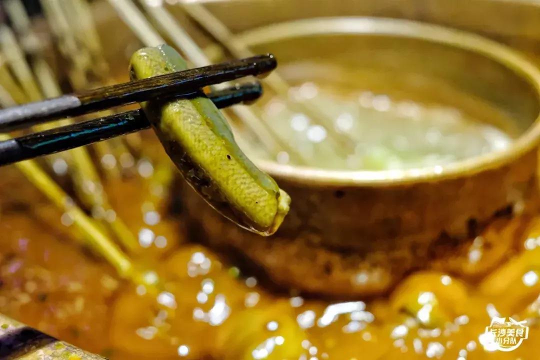 情怀总被烂梗消费,网红串串店长沙