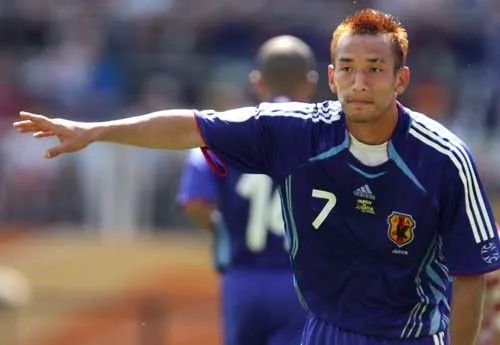 世界杯踢响，你还记得那个说“足球是朋友”的少年吗？