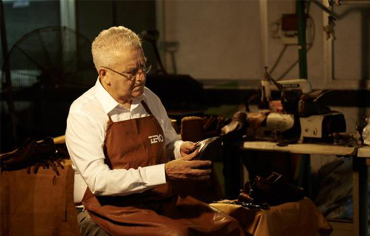 平时该怎样保养漆皮皮鞋,保养皮鞋为什么需要用刀刮