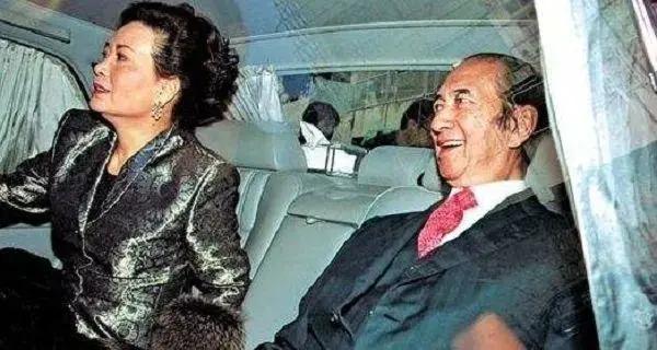 赌王蓝琼缨利智,蓝琼缨当年如何处置利智