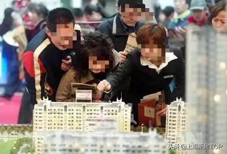 上海工资14000怎么买房,上海外滩一线江景399平左右大平层