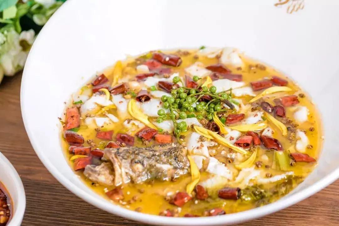 适合小情侣去的餐吧,一家很有情调和气氛的露天餐吧