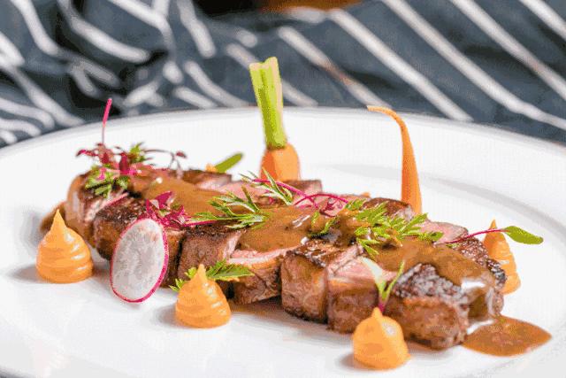 适合小情侣去的餐吧,一家很有情调和气氛的露天餐吧