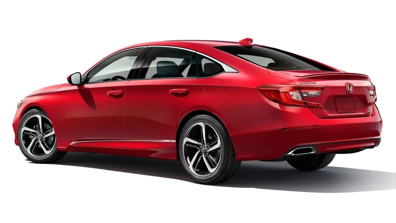 全新本田雅阁对比阿特兹！20万运动中型车该如何选择？