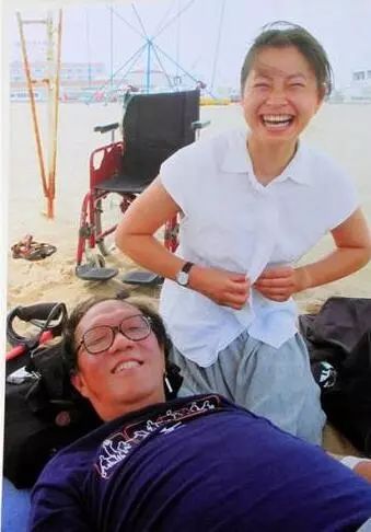 从清华男神沦为废人，三次自杀后，他活成了中国的“救赎之神”！