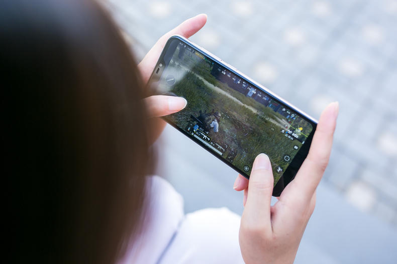 6.8寸刘海屏手机999,红米6pro刘海全面屏