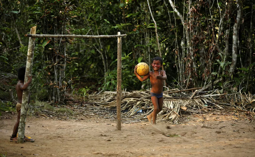 足球场奇葩时刻集锦,世界上最奇葩的足球场