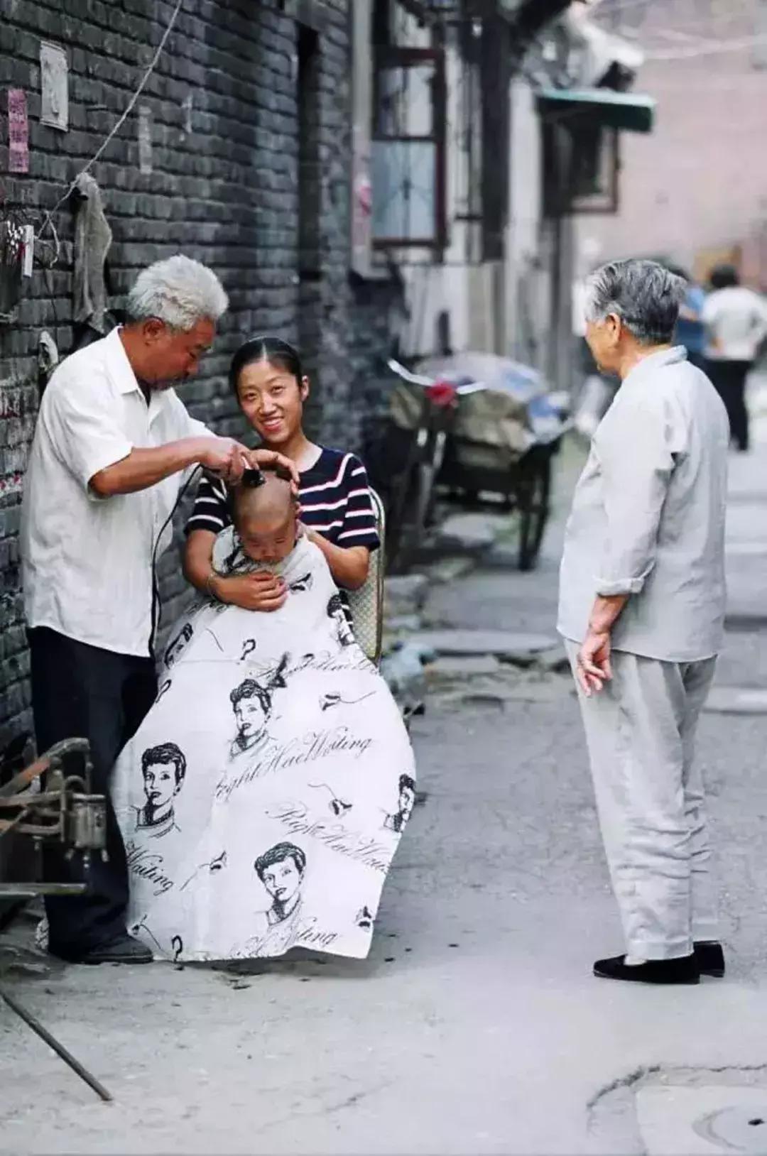 天津人八成有这样的朋友：浑身匪气说话冲肺管子，顾家又无微不至