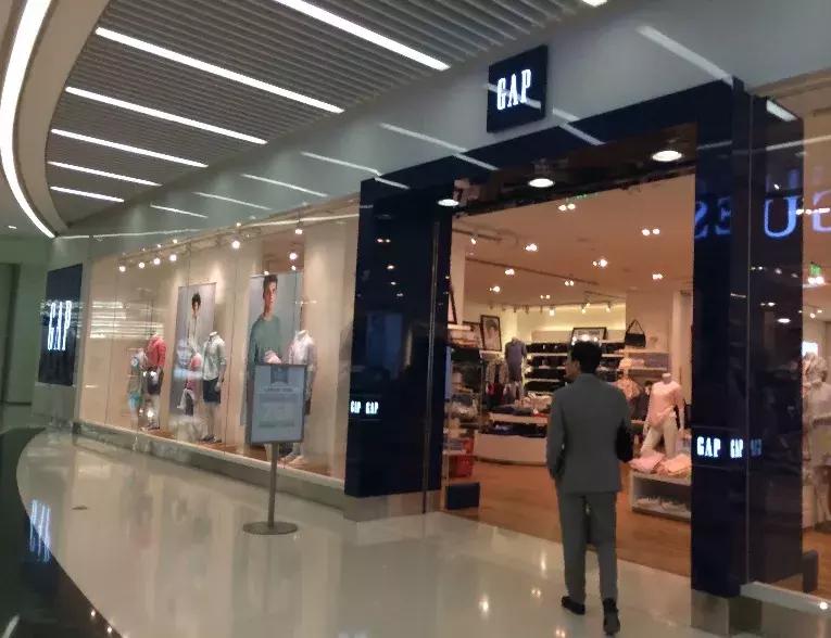 每个人都应该有一件gap的卫衣,为什么每人都要有gap卫衣