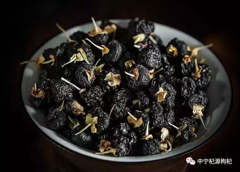黑枸杞更好还是红枸杞更好,黑枸杞与枸杞功效对比