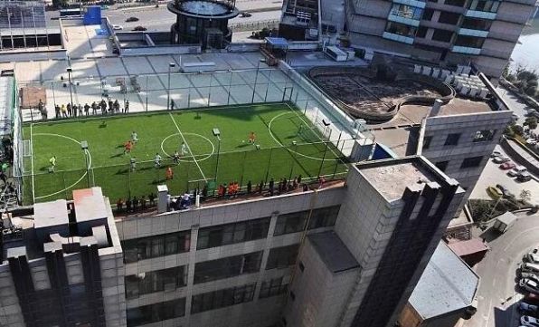 购物中心怎么玩,购物中心足球场