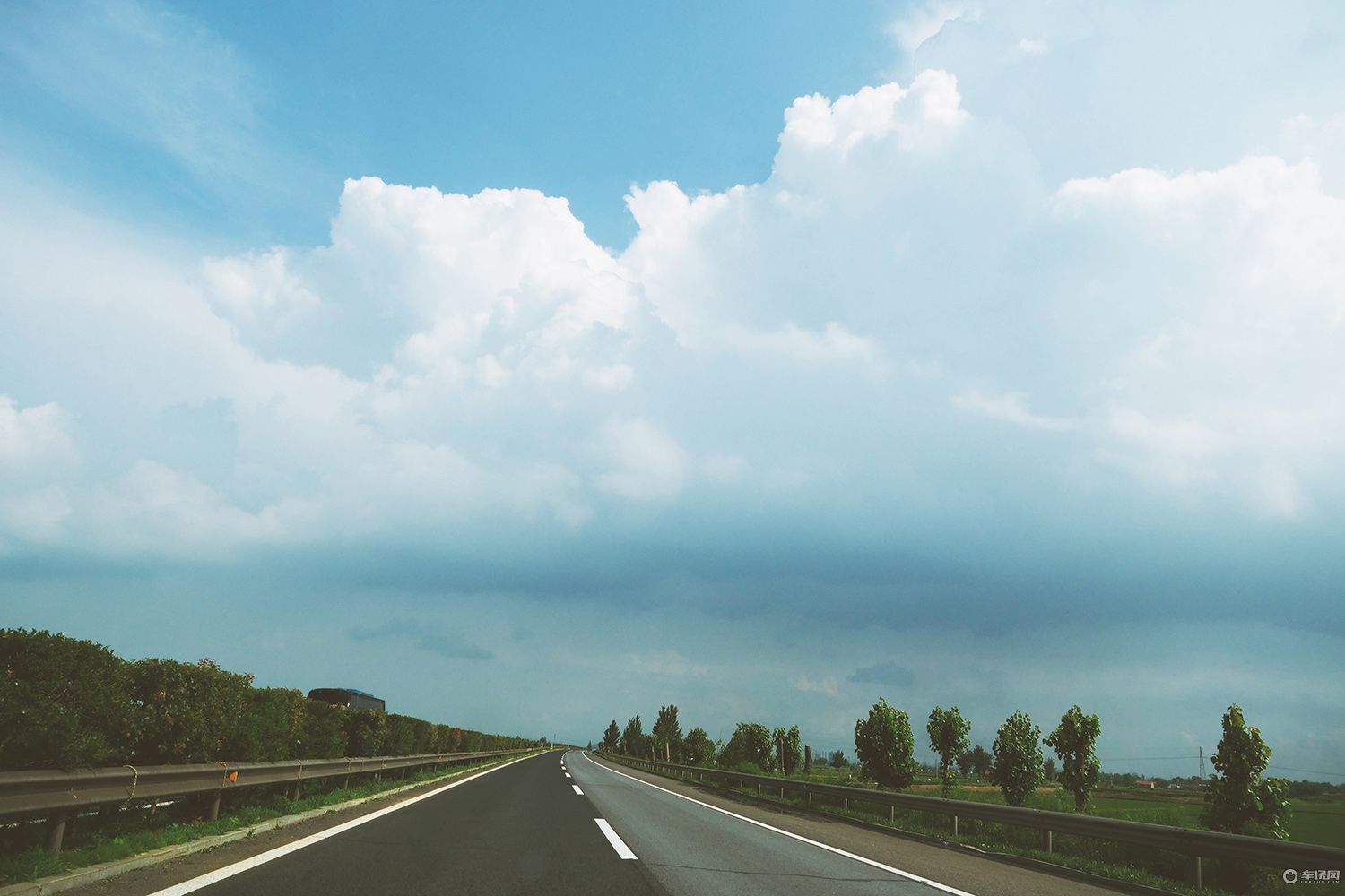 特斯拉modelx旅行,特斯拉modelx100d能跑多少公里