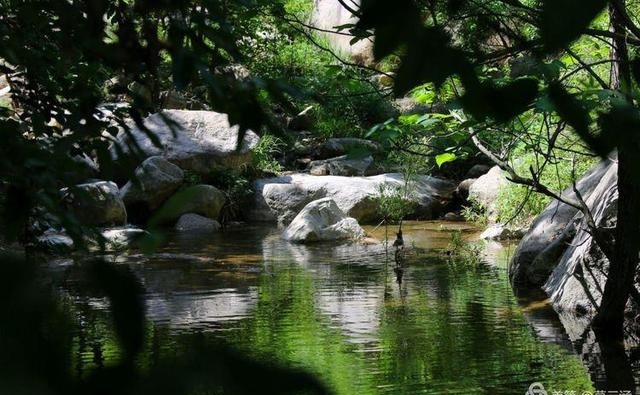 这里有十里亲水画廊,在海拔1400米的地方看世界杯,赏流泉飞瀑