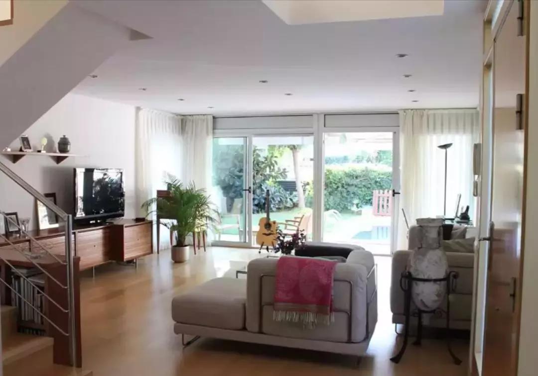 梅西c罗豪车,c罗和梅西内马尔谁家里最有钱