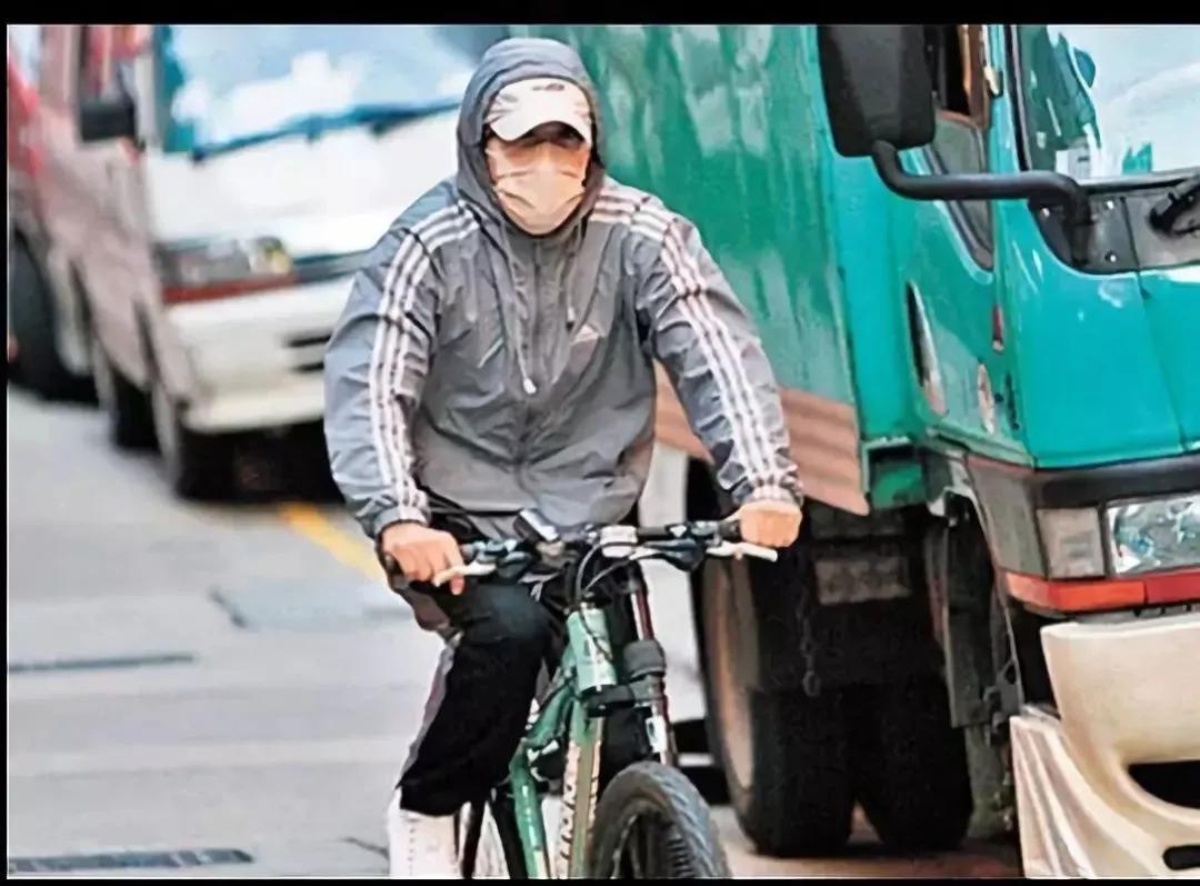 周星驰身患孤独绝症,憔悴老态:我让全世界笑过,岁月却没饶过我