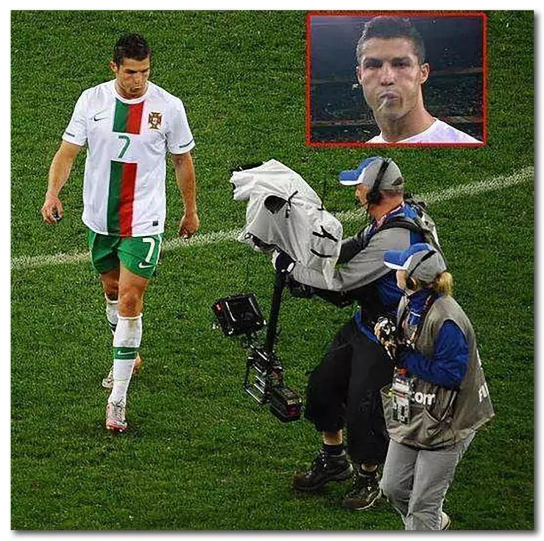 足球场上球员吐痰是什么行为,足球运动员为啥总吐痰