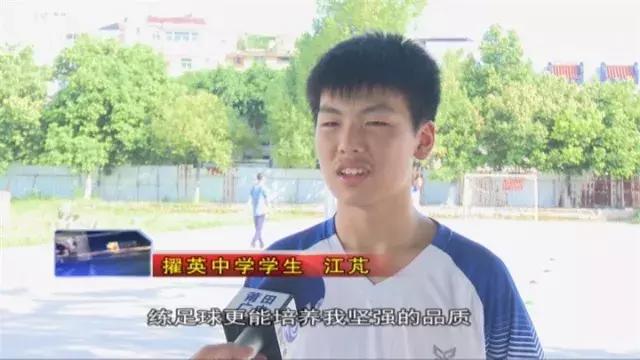 俄罗斯世界杯少年护旗手,中国小护旗手世界杯