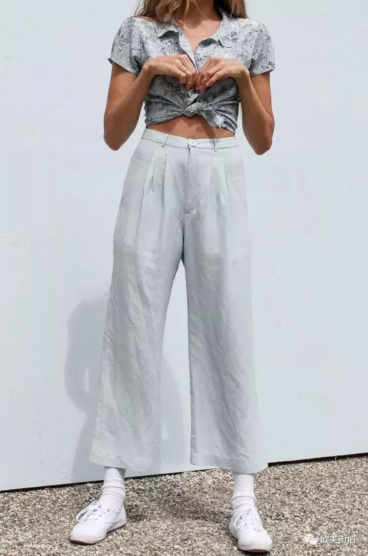 上身短白t恤下身怎么配好看,上身短下身长衣服穿搭
