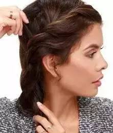 烫发后怎样扎头发好看,短烫发没有刘海怎么半扎头发好看