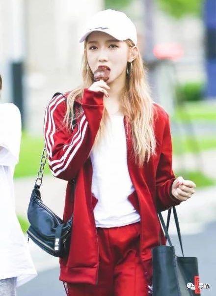 杨超越吴宣仪同框超靓丽,杨超越吴宣仪穿粉红衣服