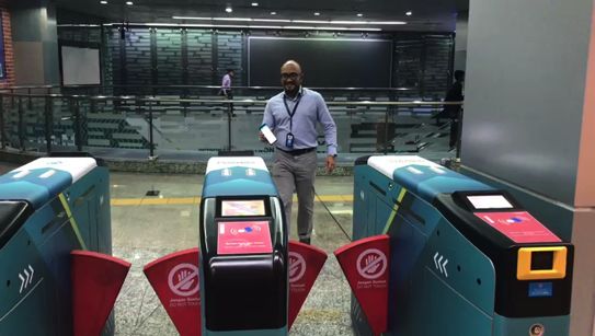 他没上过大学，在支付宝带领千人团队，还上了全球科技青年英雄榜